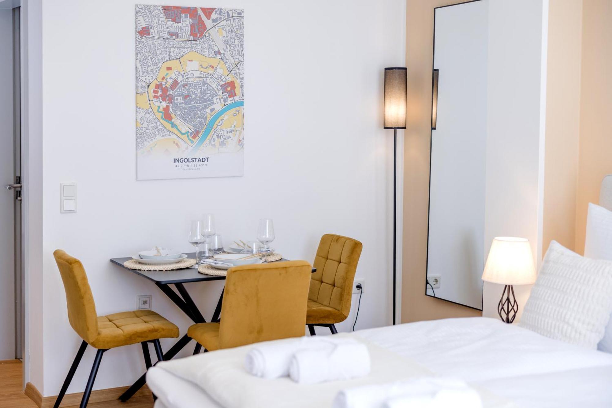 Lumen Homes - Altstadt-Studio Direkt Im Zentrum, Kueche, Netflix, Oeffentlicher Parkplatz Ums Eck Інґольштадт Екстер'єр фото