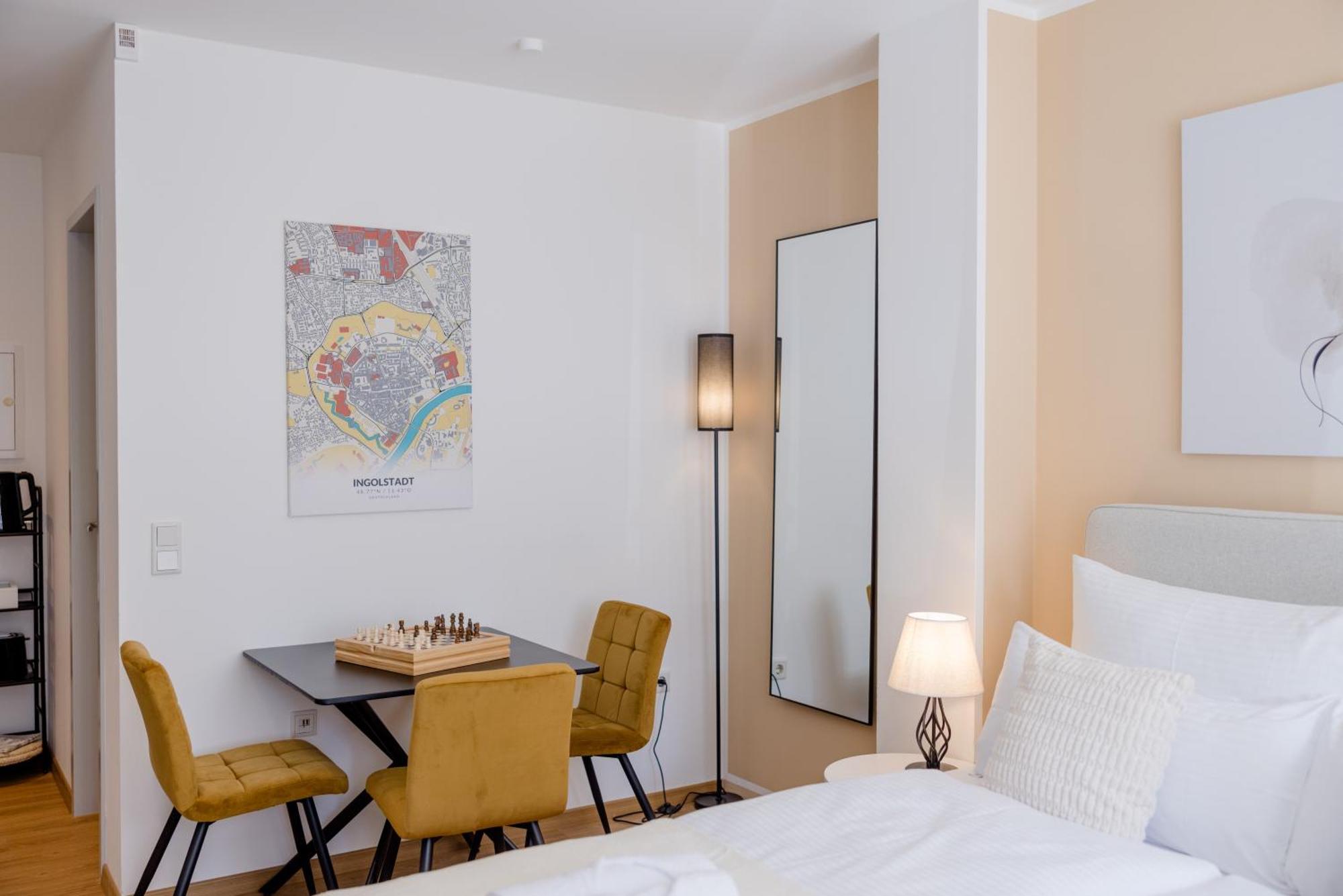Lumen Homes - Altstadt-Studio Direkt Im Zentrum, Kueche, Netflix, Oeffentlicher Parkplatz Ums Eck Інґольштадт Екстер'єр фото