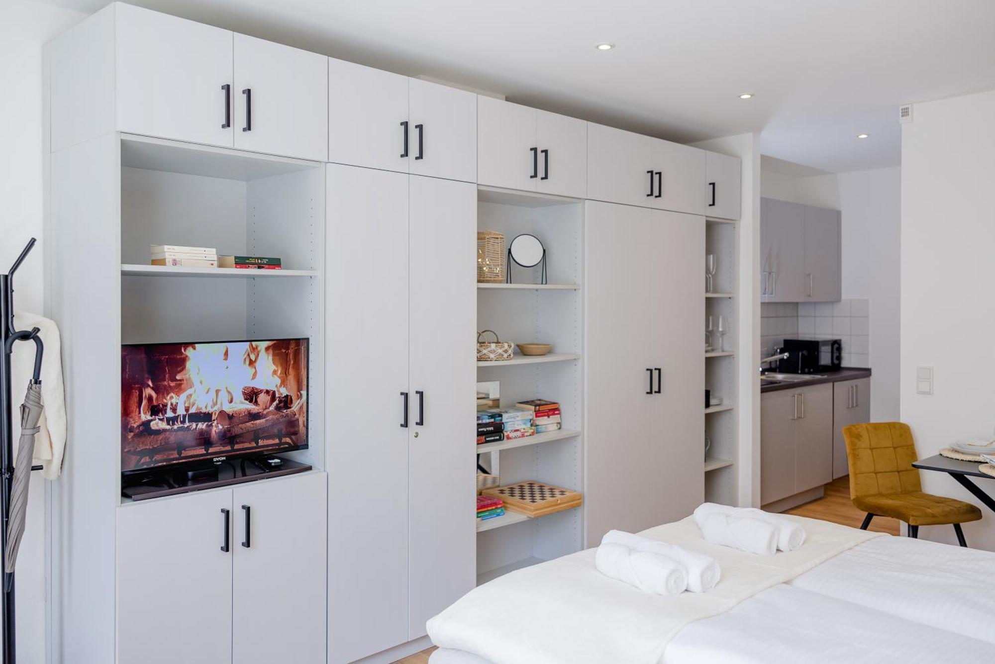Lumen Homes - Altstadt-Studio Direkt Im Zentrum, Kueche, Netflix, Oeffentlicher Parkplatz Ums Eck Інґольштадт Екстер'єр фото