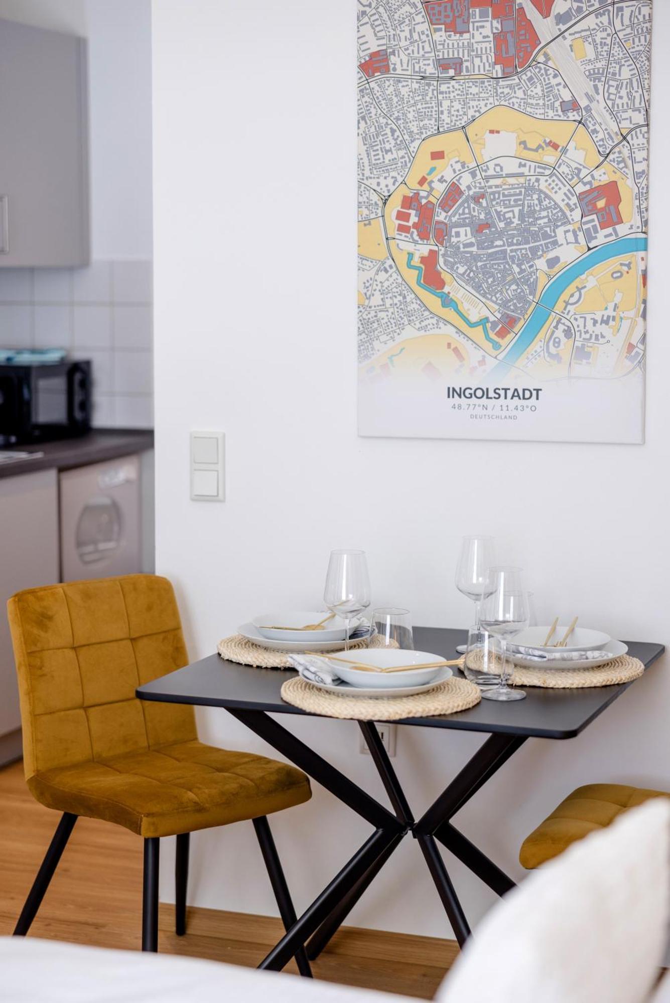 Lumen Homes - Altstadt-Studio Direkt Im Zentrum, Kueche, Netflix, Oeffentlicher Parkplatz Ums Eck Інґольштадт Екстер'єр фото