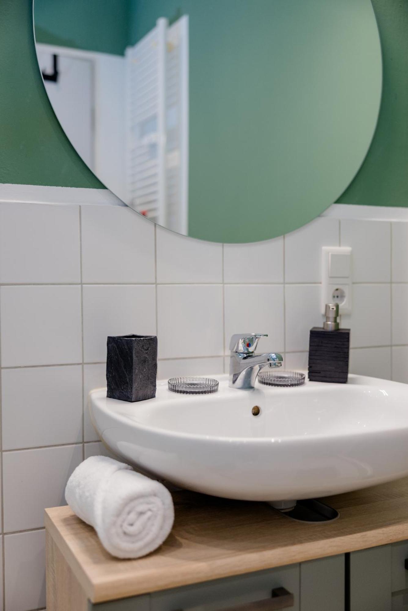 Lumen Homes - Altstadt-Studio Direkt Im Zentrum, Kueche, Netflix, Oeffentlicher Parkplatz Ums Eck Інґольштадт Екстер'єр фото