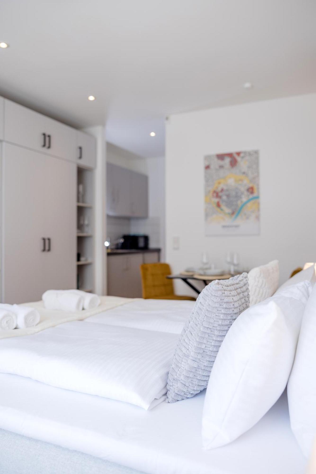 Lumen Homes - Altstadt-Studio Direkt Im Zentrum, Kueche, Netflix, Oeffentlicher Parkplatz Ums Eck Інґольштадт Екстер'єр фото