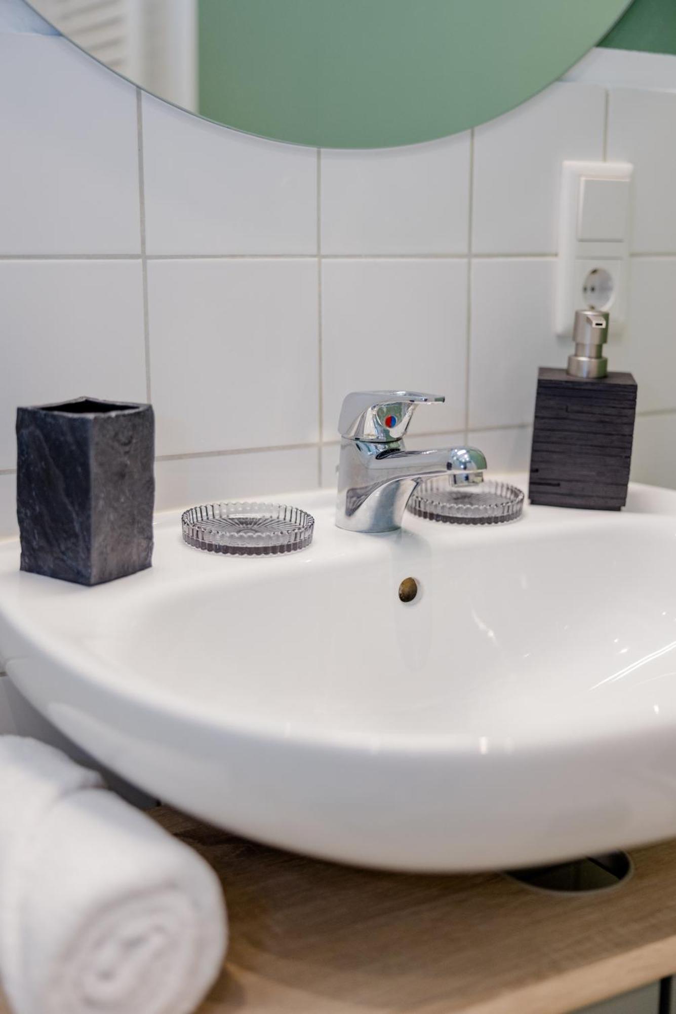 Lumen Homes - Altstadt-Studio Direkt Im Zentrum, Kueche, Netflix, Oeffentlicher Parkplatz Ums Eck Інґольштадт Екстер'єр фото