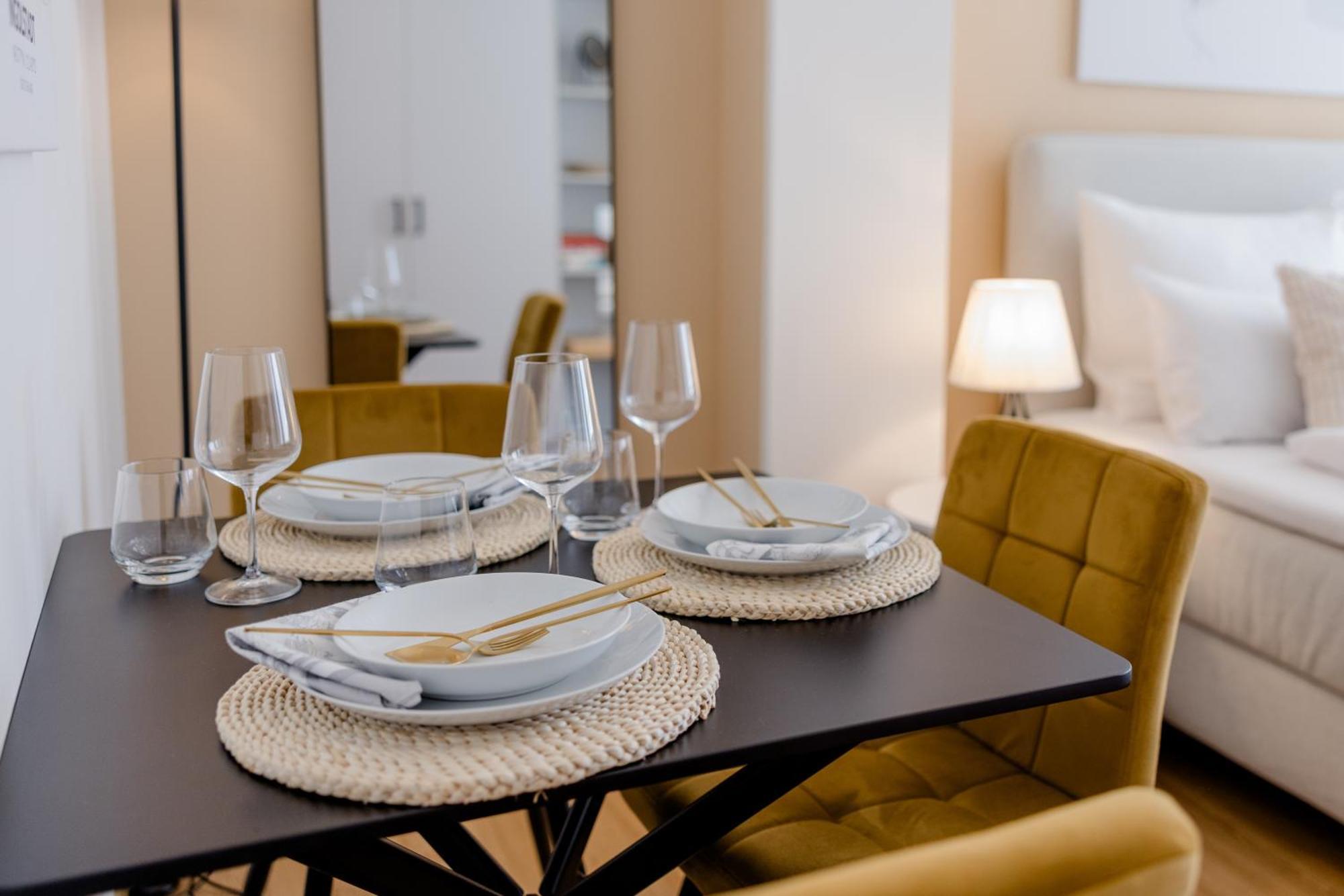 Lumen Homes - Altstadt-Studio Direkt Im Zentrum, Kueche, Netflix, Oeffentlicher Parkplatz Ums Eck Інґольштадт Екстер'єр фото