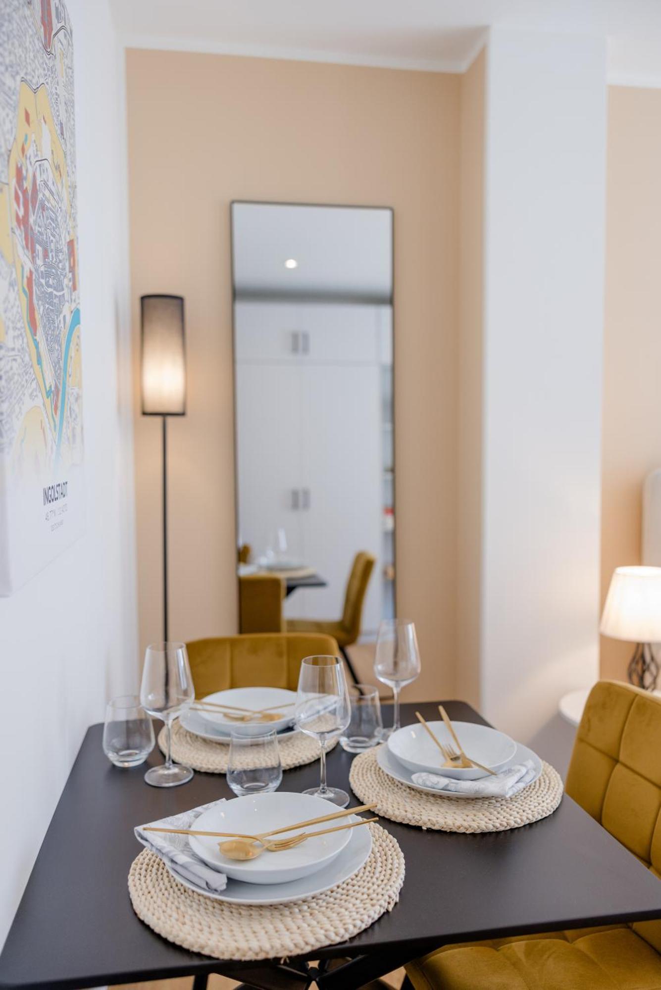 Lumen Homes - Altstadt-Studio Direkt Im Zentrum, Kueche, Netflix, Oeffentlicher Parkplatz Ums Eck Інґольштадт Екстер'єр фото